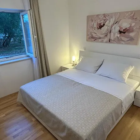 Apartman Sweet Lapat By El-pi Tours